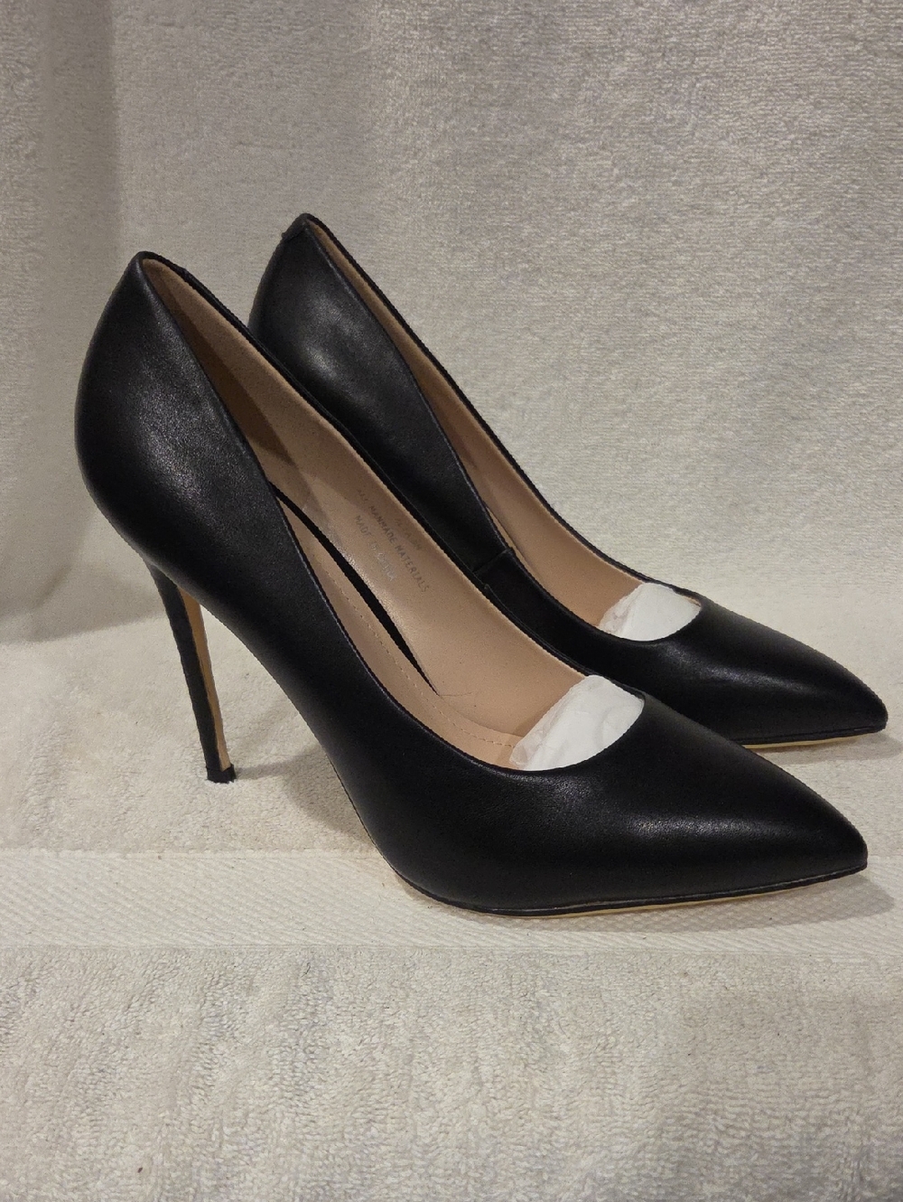 CUSHIONAIRE ALTA HEELS